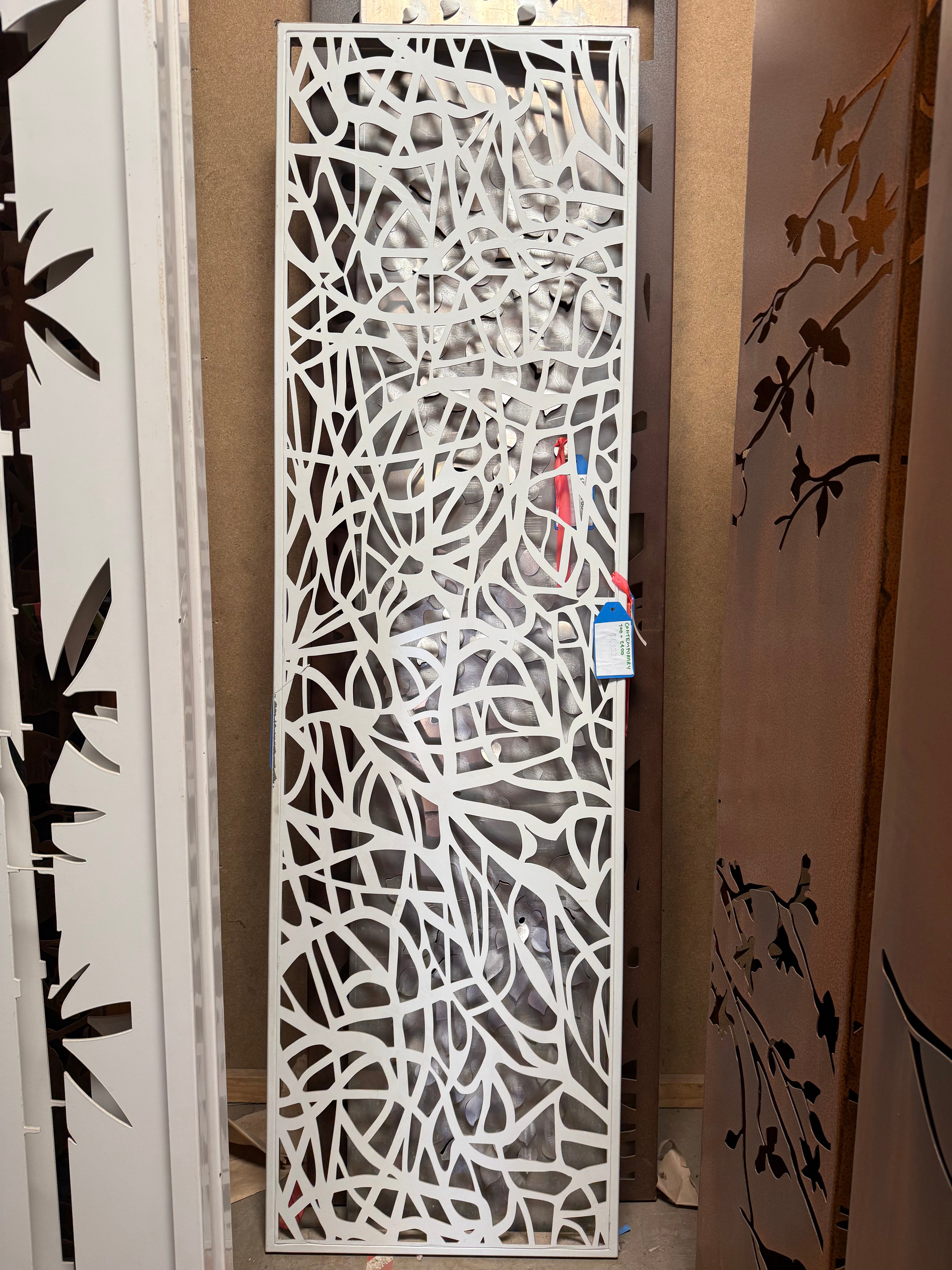 EX DISPLAY - Organic Contemporary Screen